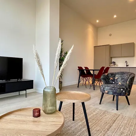 Apartmán Detailed 1 Bedroom Serviced 63m2 -mnl D- *